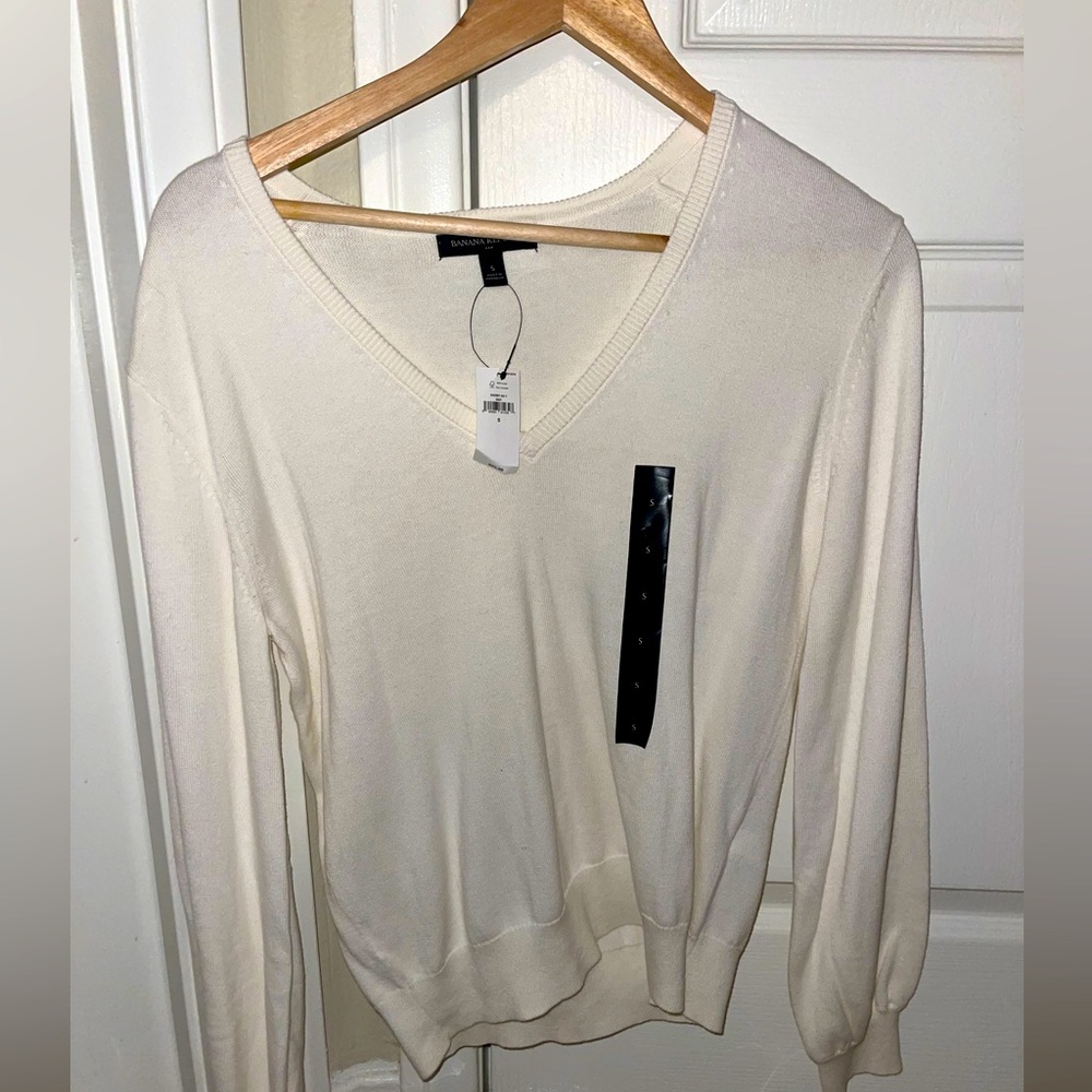 Banana republic white V-neck sweater